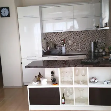 Bratanov In Lifestyle Deluxe * סאני ביץ'